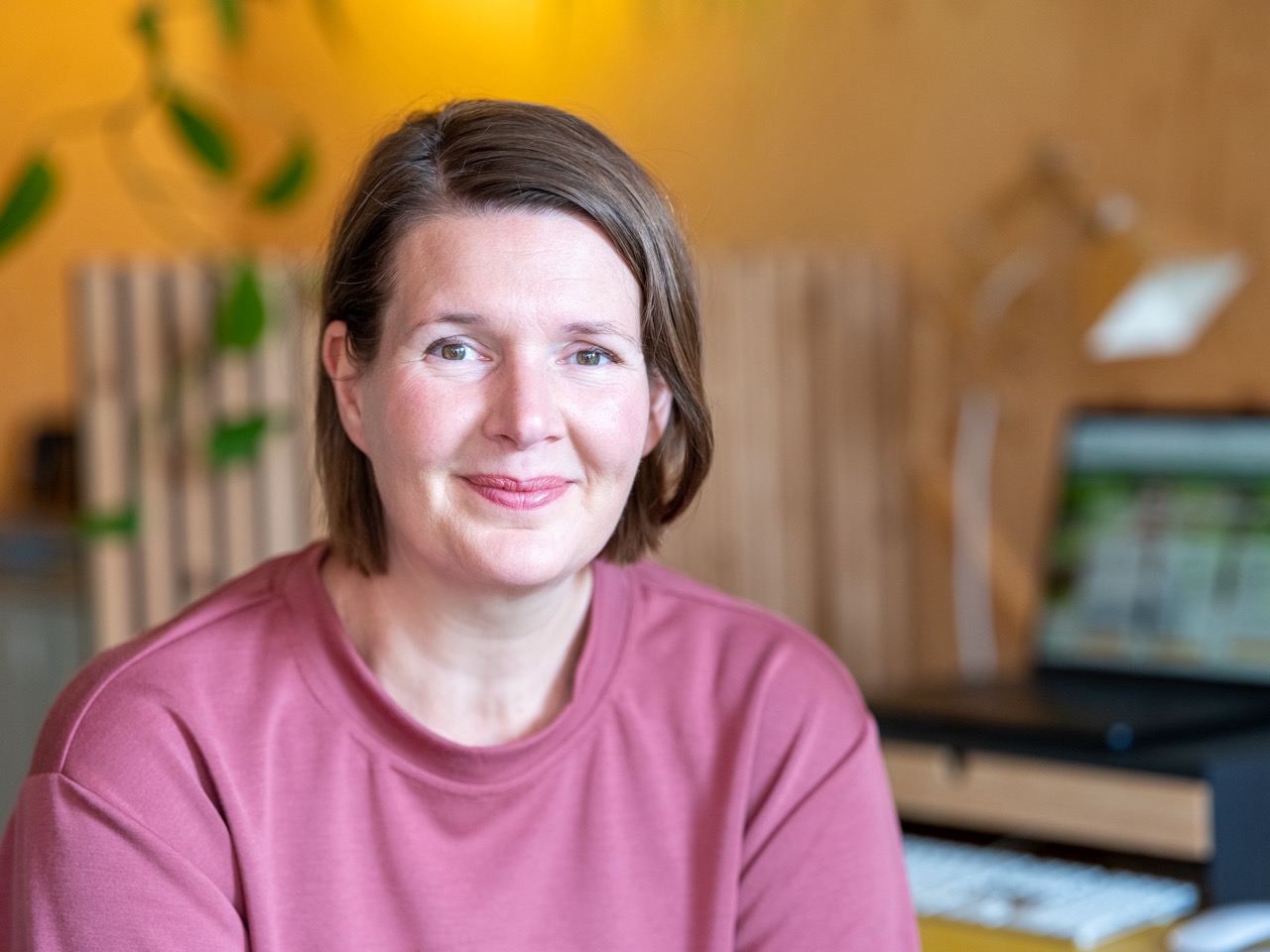 Slaapcoach Tessa Dekkers in praktijkruimte.